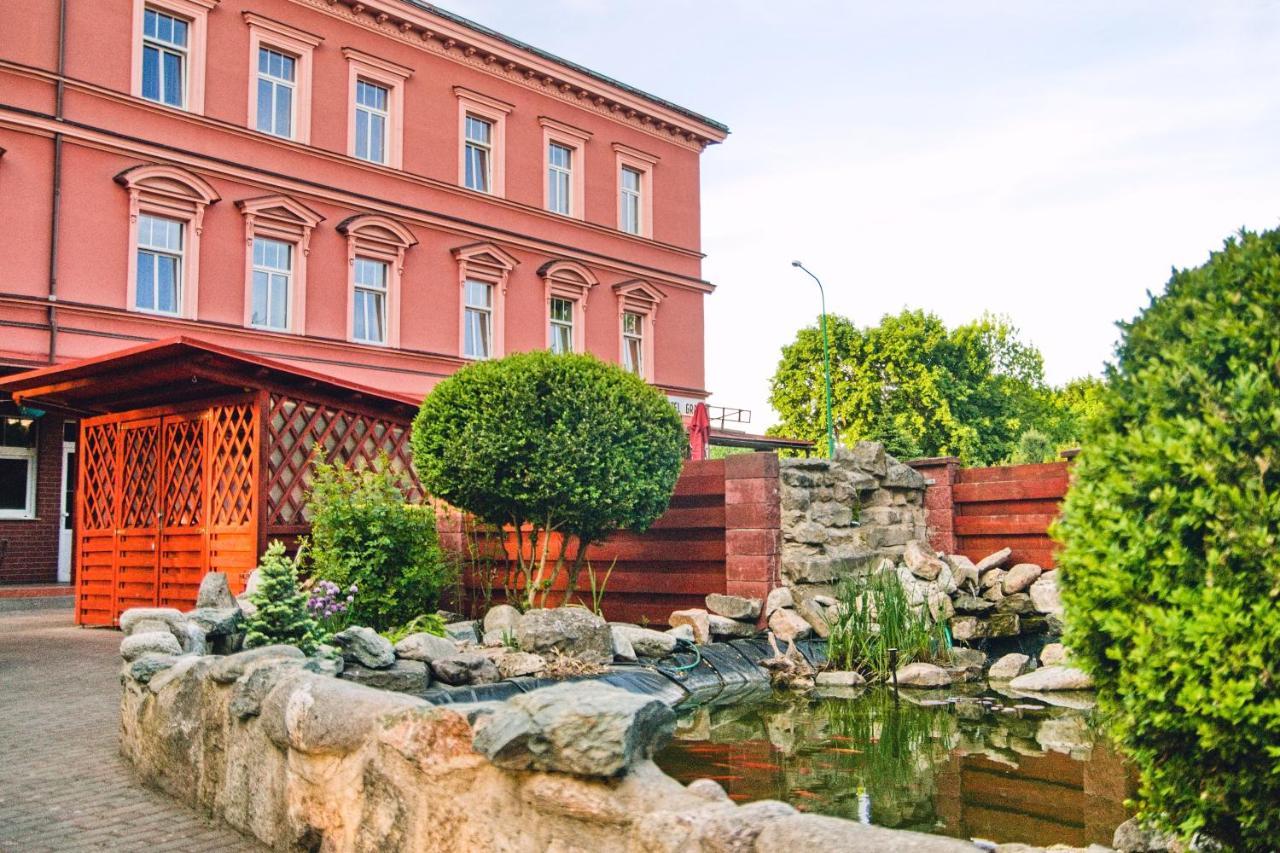 Grand Hotel Jaromer Bagian luar foto