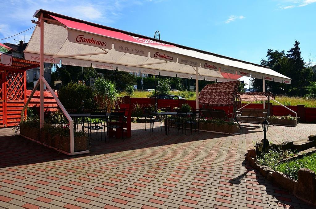 Grand Hotel Jaromer Bagian luar foto
