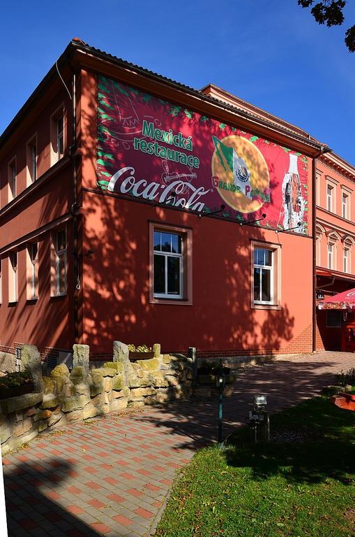 Grand Hotel Jaromer Bagian luar foto